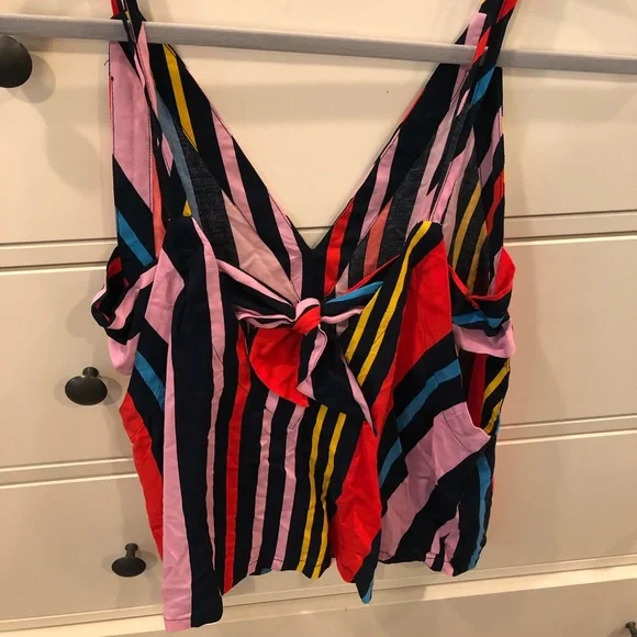 Lulu’s XS Super cute Adrift double strap tank with side cutouts + tiebacks - Picture 5 of 8